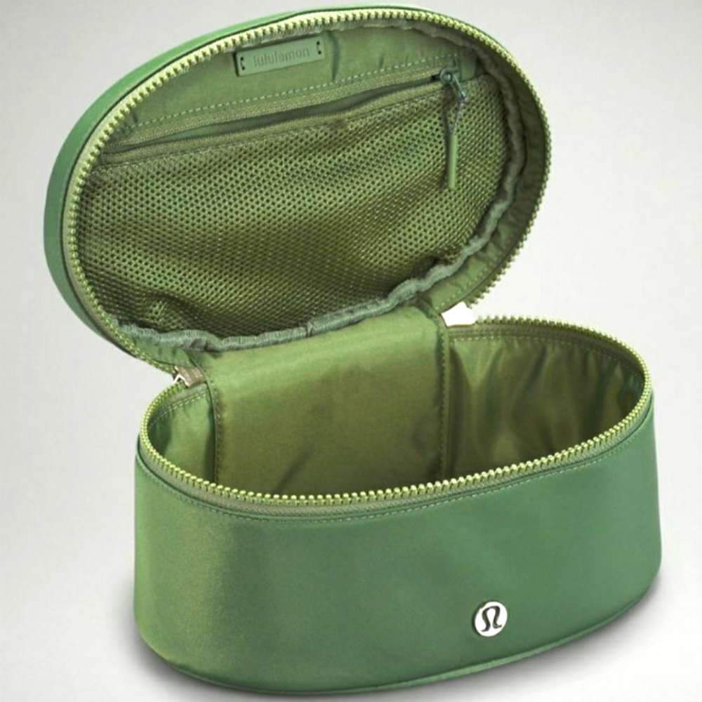 NWT! LULULEMON Oval Train Case!